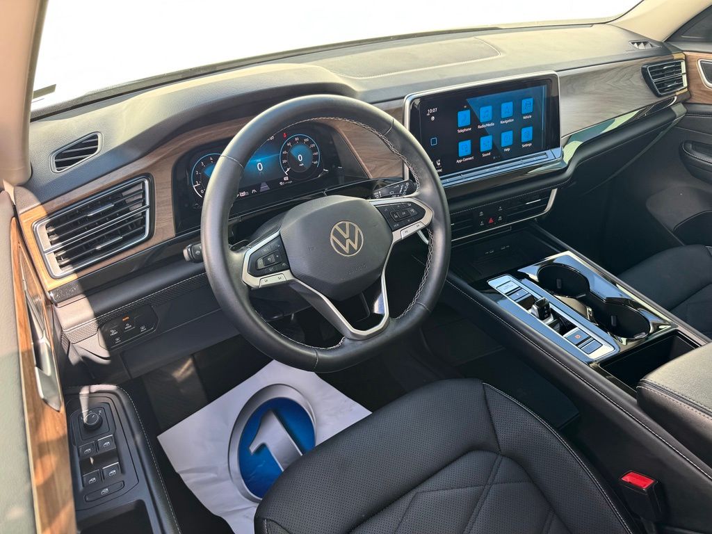 2025 Volkswagen Atlas 2.0T SE w/Technology Pure White - Jim Hudson Acura - Image 3