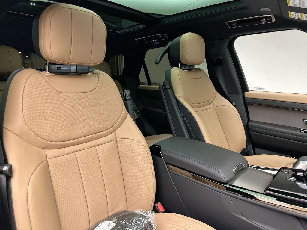 Thumbnail: 2025 Land Rover Range Rover Sport - 5