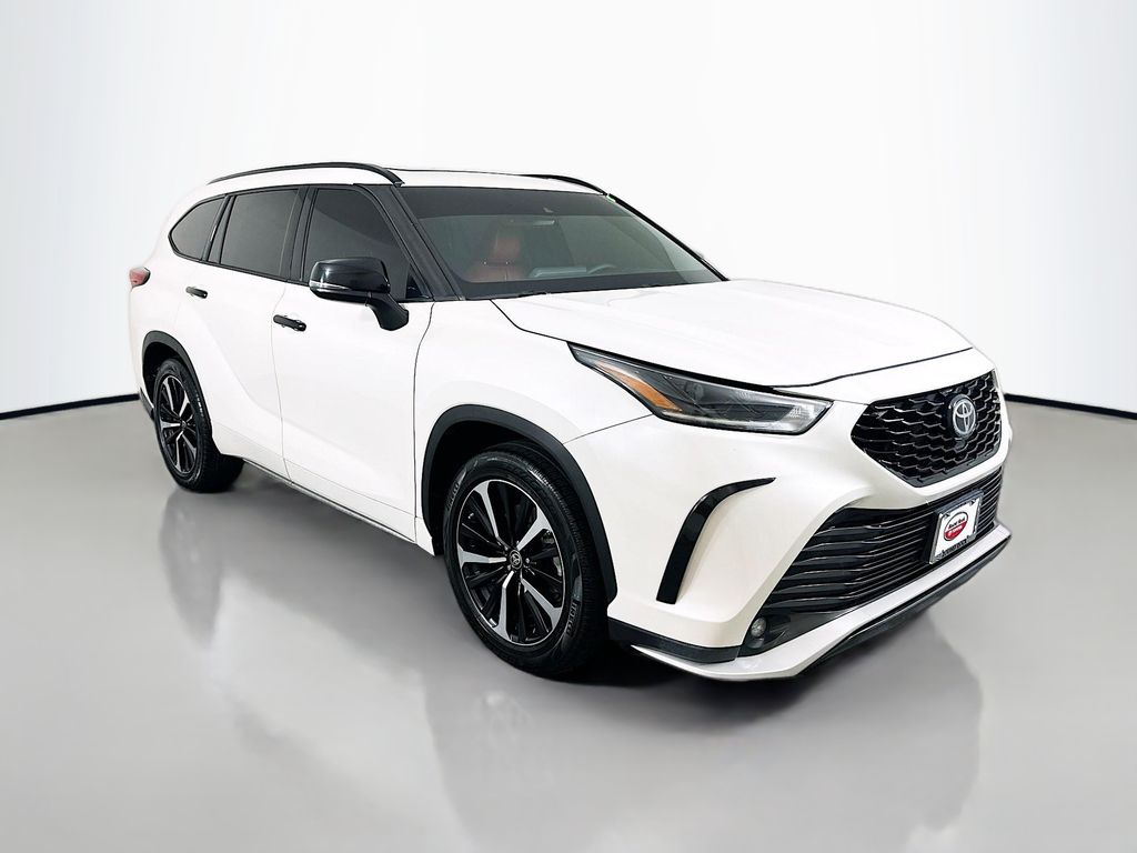 Thumbnail: 2021 Toyota Highlander - 3