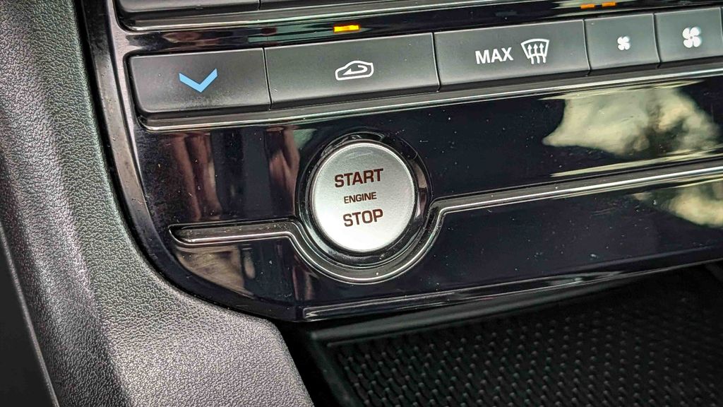 Used 2018 Jaguar F-PACE 30t Prestige 4D Sport Utility