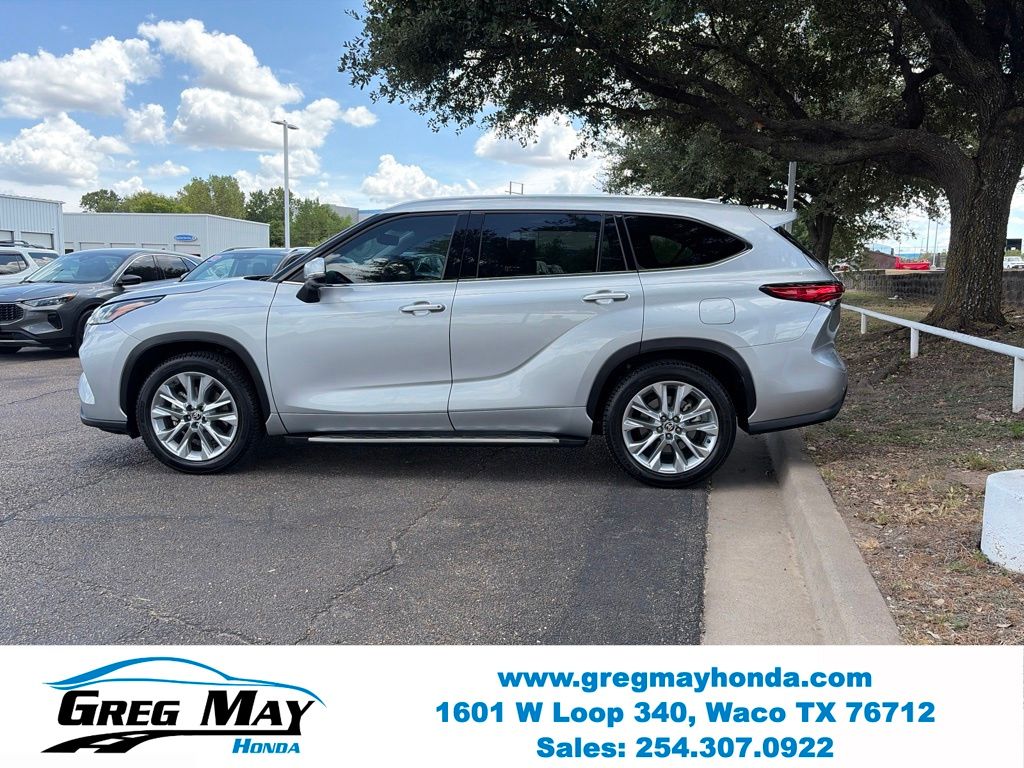 2022 Toyota Highlander Hybrid Limited - 3