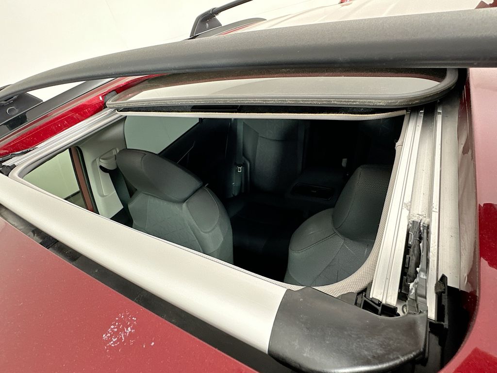 Thumbnail: 2025 Toyota RAV4 - 22