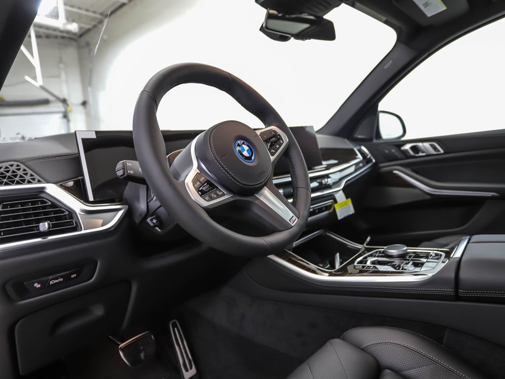 Thumbnail: 2026 BMW X5 - 10