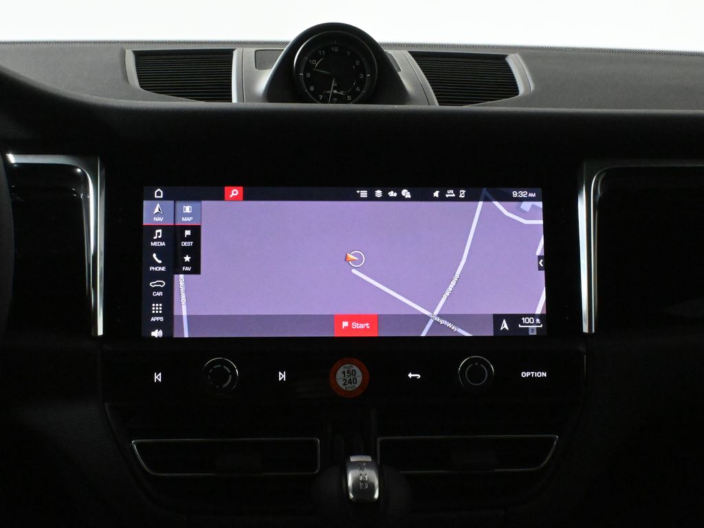 Thumbnail: 2026 Porsche Macan - 23