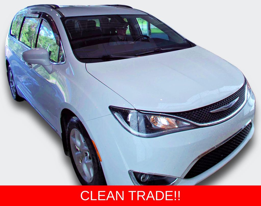Bright White Clearcoat 2017 Chrysler Pacifica Minivan Front-Wheel Drive 9-Speed Automatic