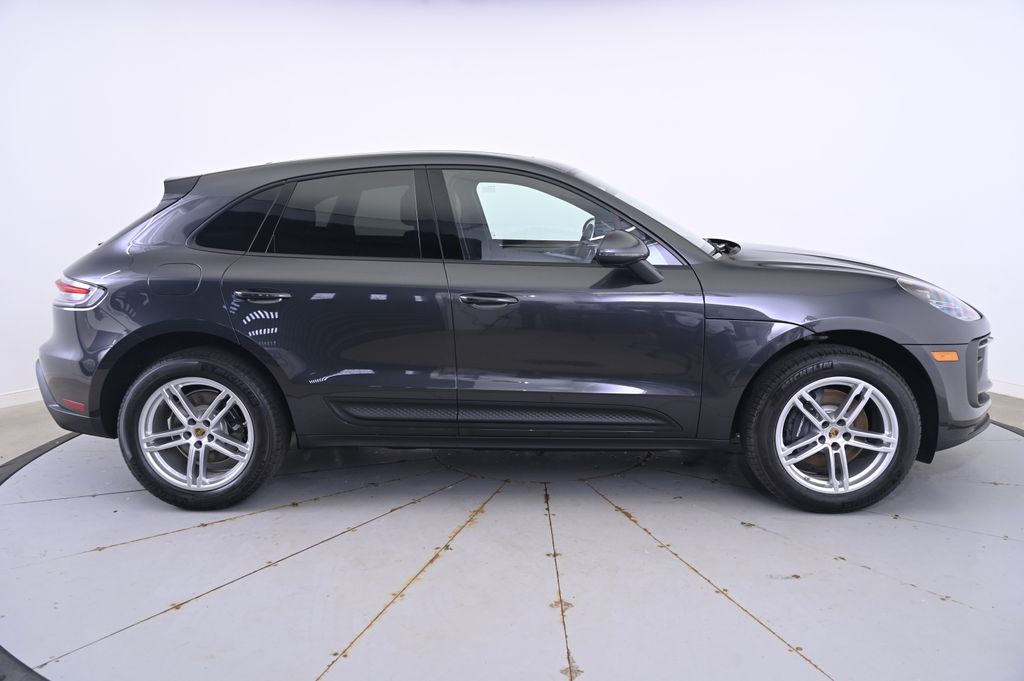 Thumbnail: 2025 Porsche Macan - 8