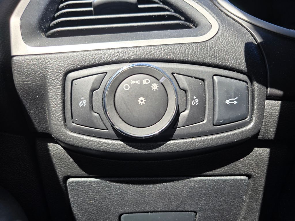 Used 2016 Silver Ford SEL image 16