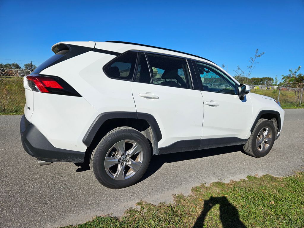 2022 Toyota RAV4 XLE 5