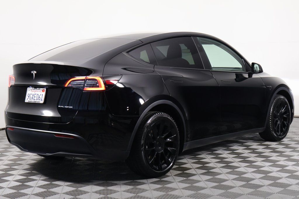 Thumbnail: 2023 Tesla Model Y - 4