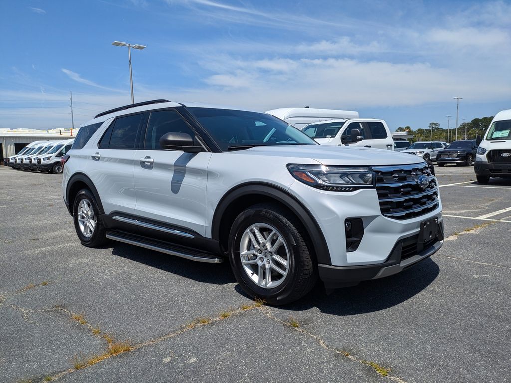 Space White Metallic 2025 Ford Explorer SUV / Crossover Rear-Wheel Drive Automatic