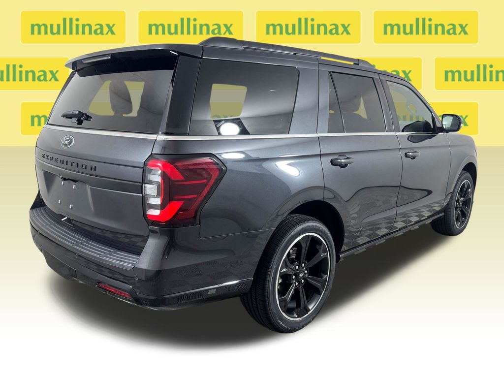 Certified Used 2022  Ford Limited image 4