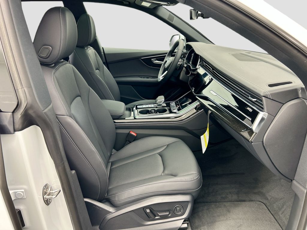 Thumbnail: 2026 Audi Q8 - 19