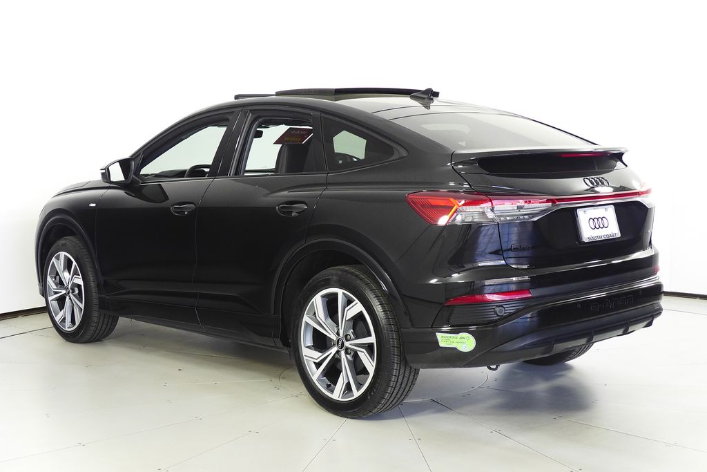 Thumbnail: 2023 Audi Q4 e-tron - 9