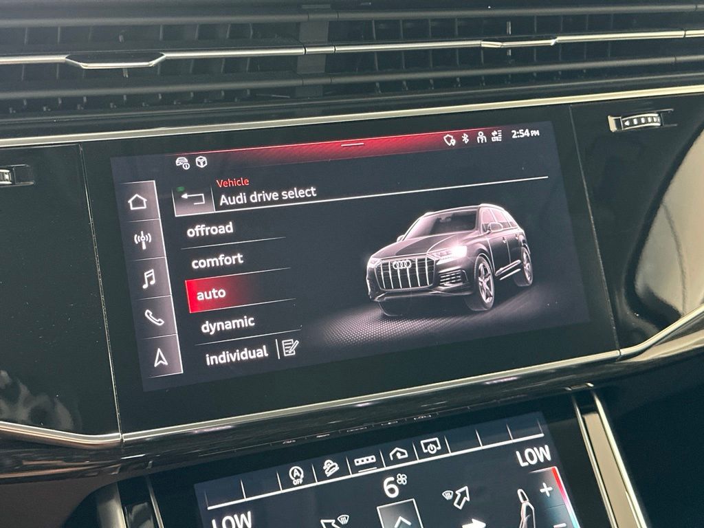 Photo 4 of 2024 Audi Q7 55 Premium Plus