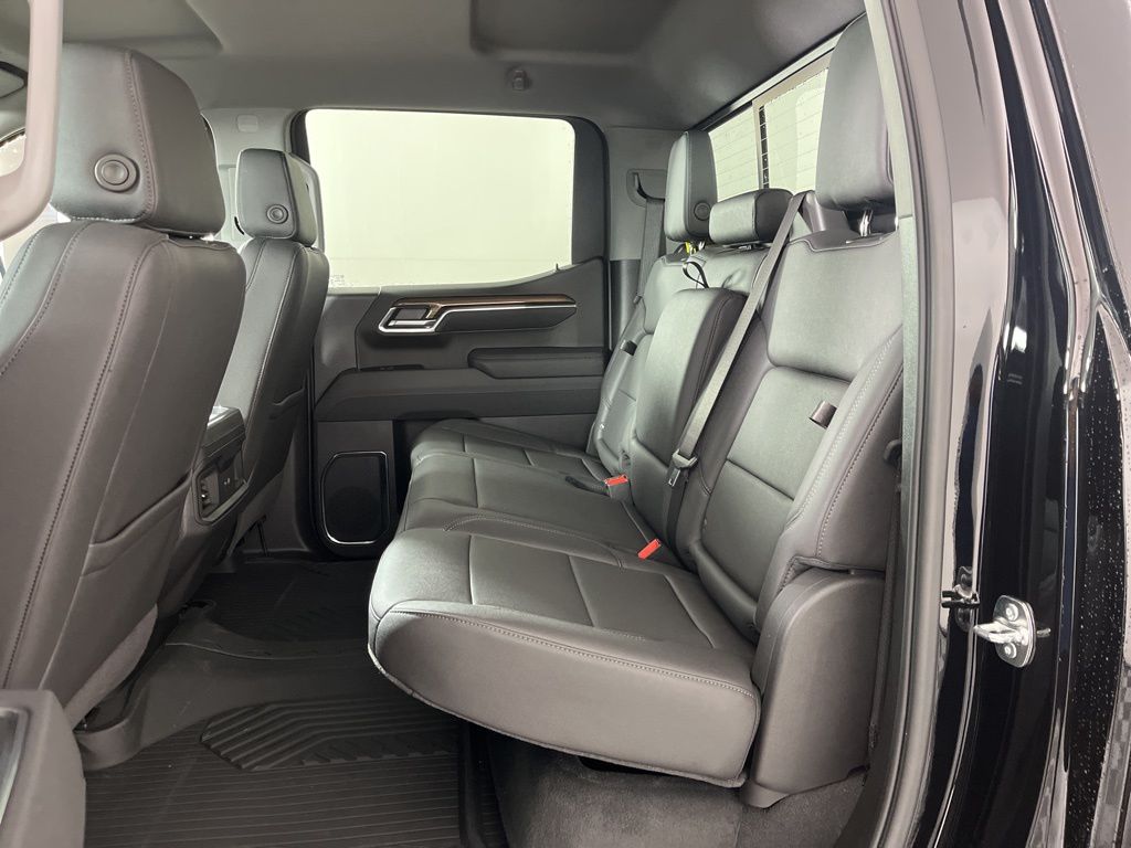 2025 Chevrolet Silverado 1500  24