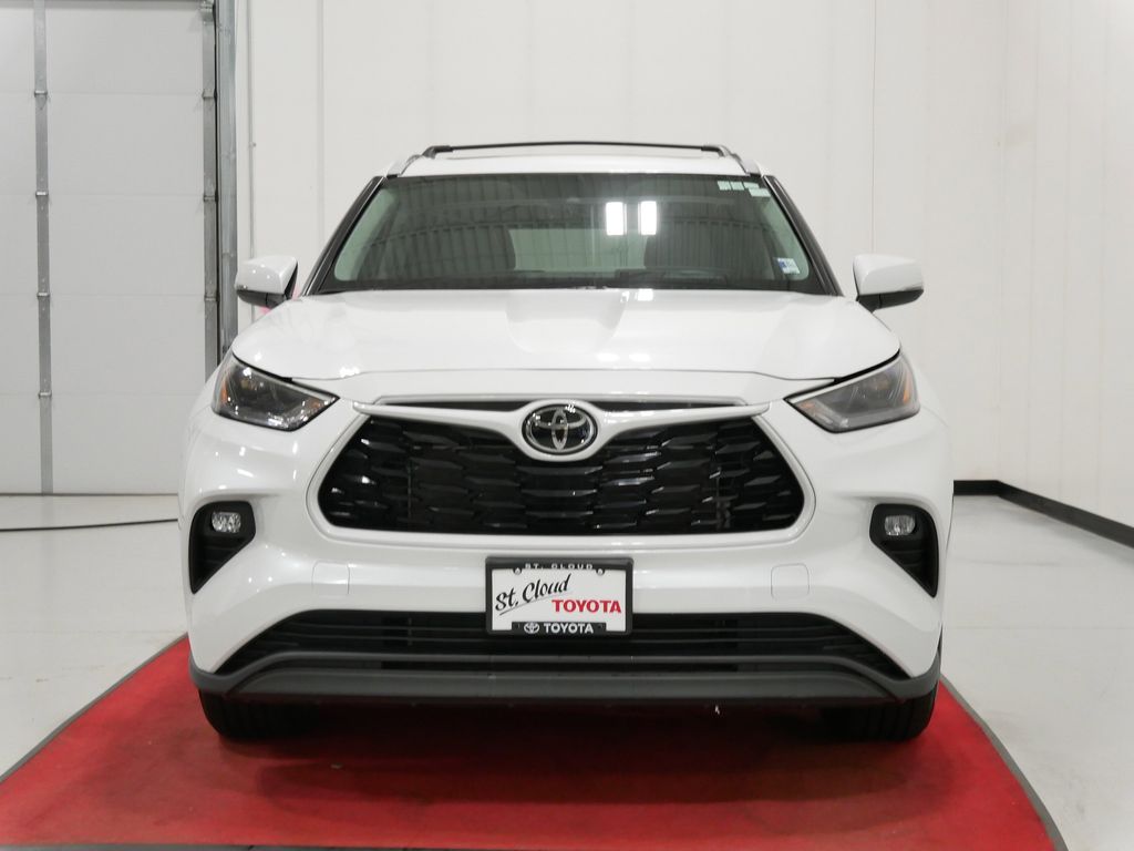 Used 2025 Toyota Highlander XLE with VIN 5TDKDRBH0SS583478 for sale in Waite Park, Minnesota