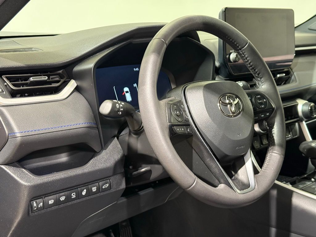 Thumbnail: 2023 Toyota RAV4 - 17