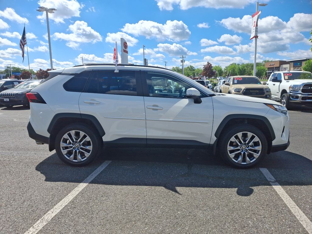 2022 Toyota RAV4 XLE Premium 7