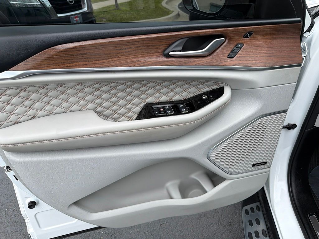 Used 2021 White Jeep Summit image 9
