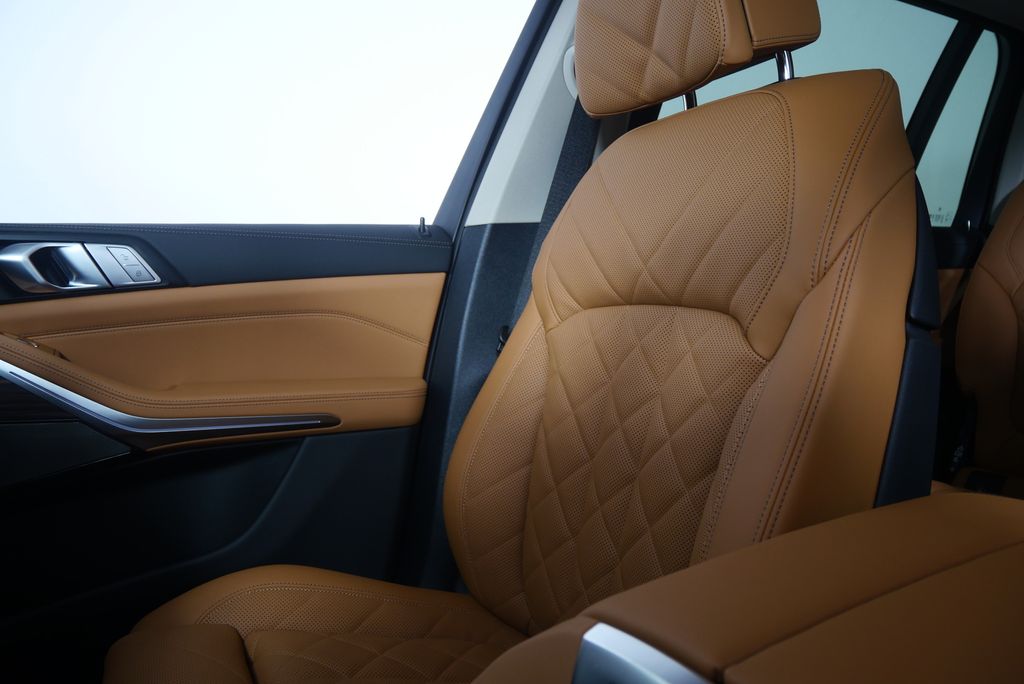 Thumbnail: 2026 BMW X7 - 25