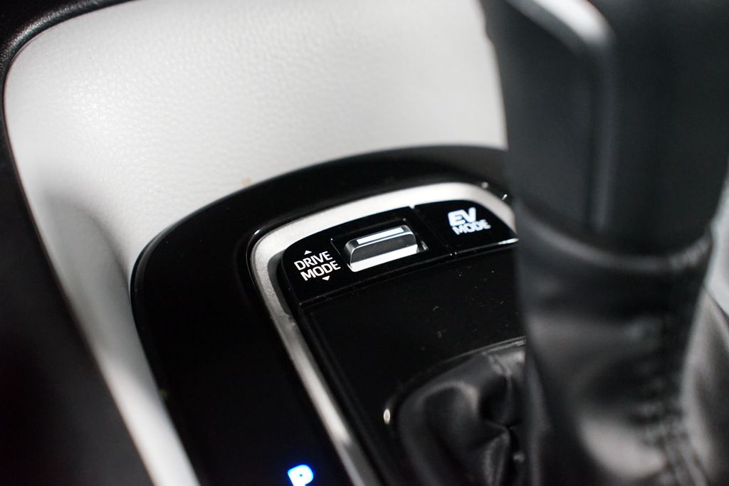 Thumbnail: 2025 Toyota Corolla - 21