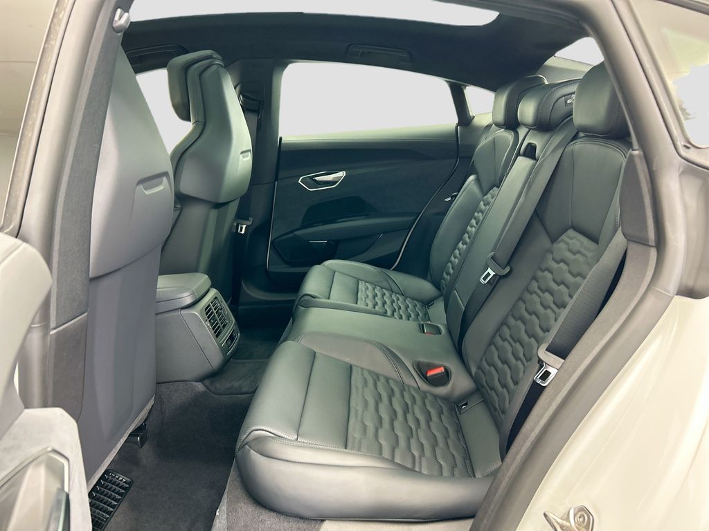 Thumbnail: 2026 Audi e-tron GT - 20