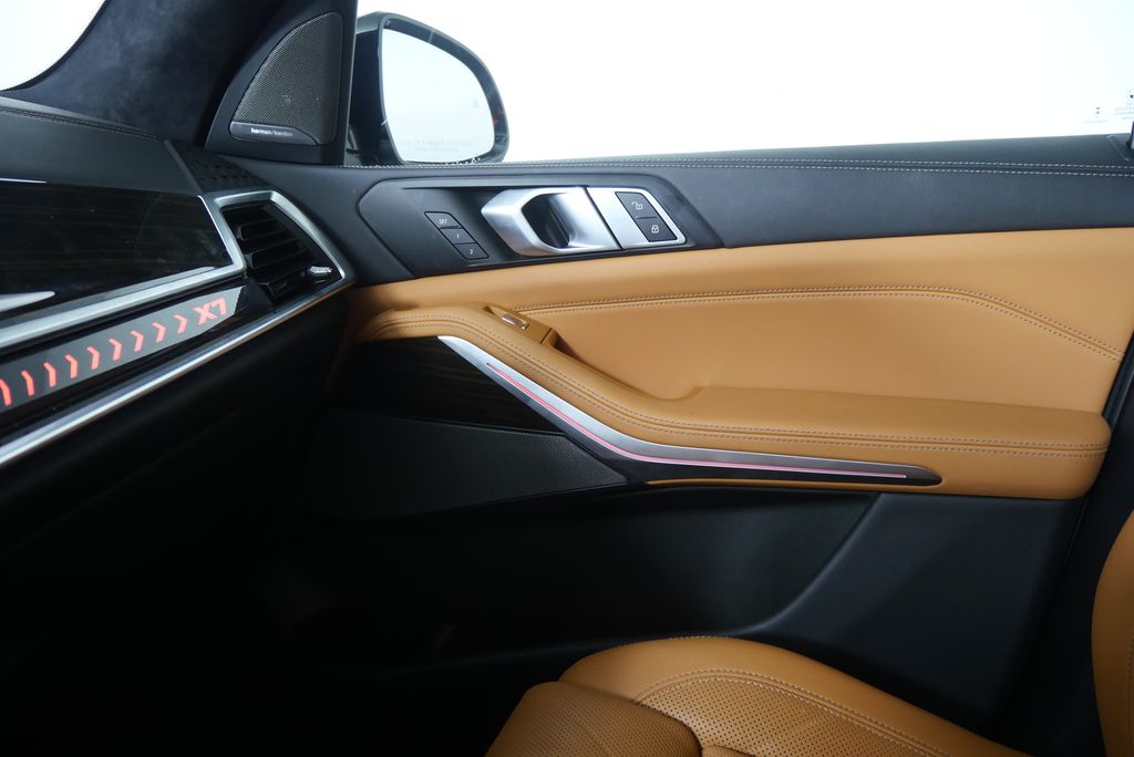 Thumbnail: 2024 BMW X7 - 21