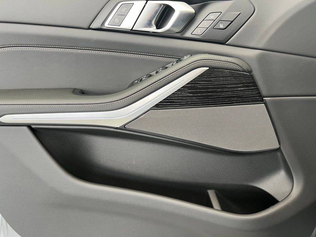 Thumbnail: 2026 BMW X5 - 21