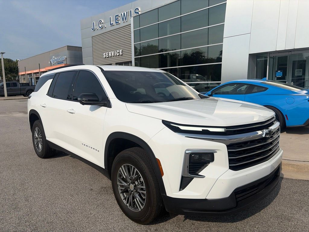 Summit White 2025 Chevrolet Traverse SUV / Crossover Front-Wheel Drive 8-Speed Automatic