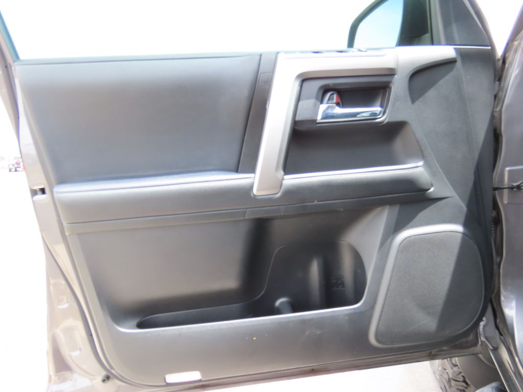 2020 Toyota 4Runner SR5 23