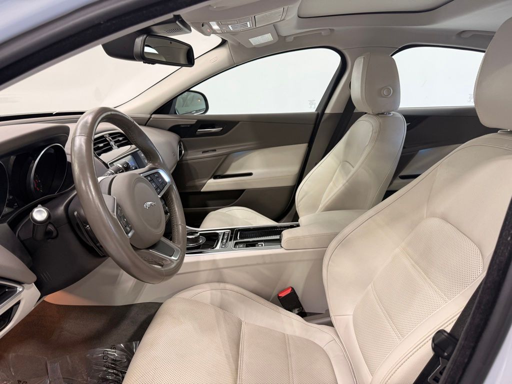 Thumbnail: 2018 Jaguar XE - 12