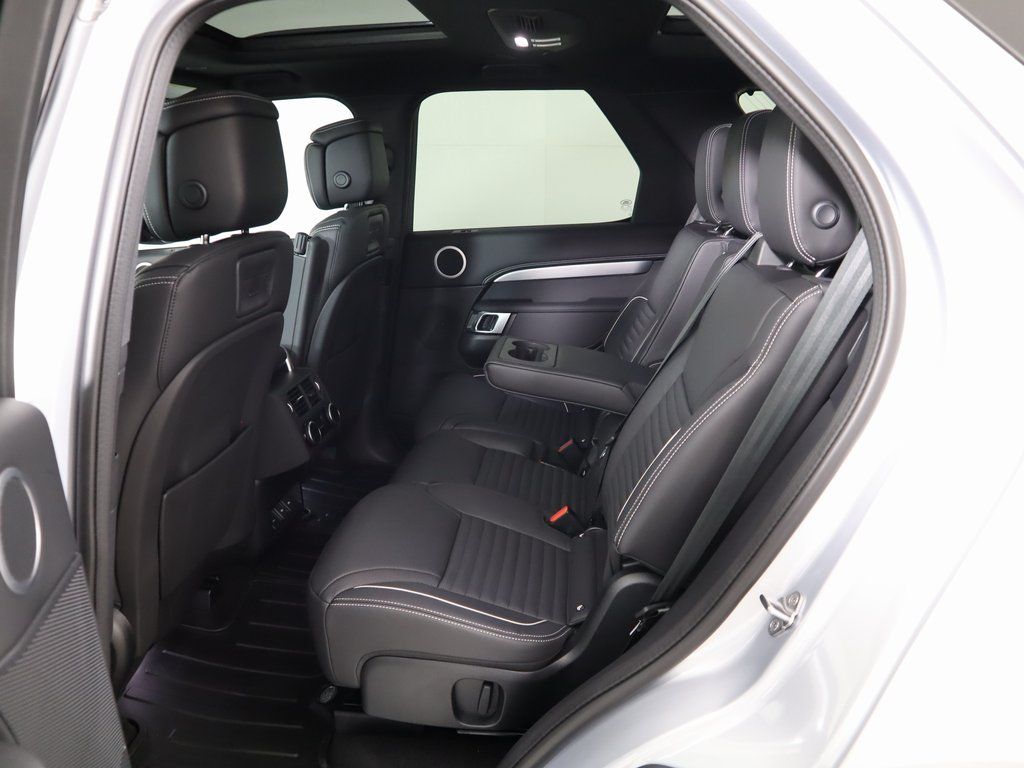 Thumbnail: 2023 Land Rover Discovery - 24