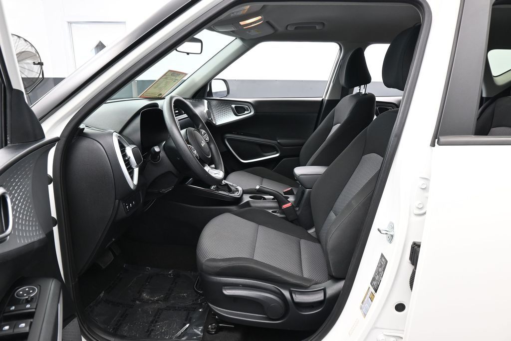 Used 2024 Snow White Pearl Kia LX image 11