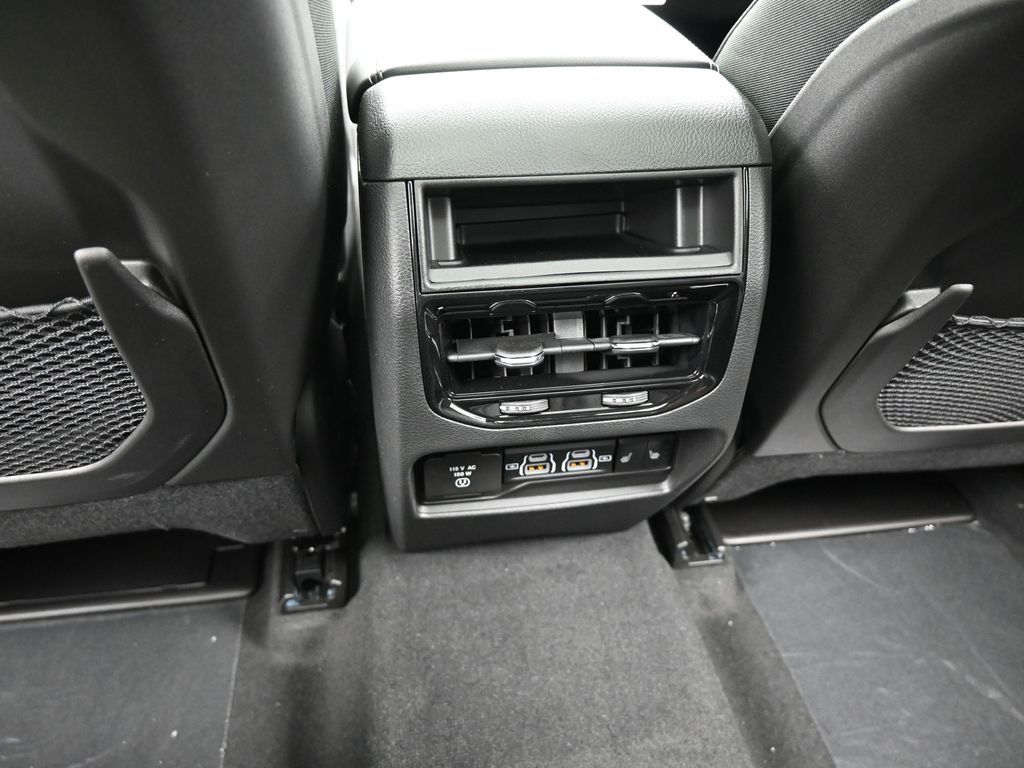 New 2025 Diamond Black Crystal Pearlcoat Jeep Limited image 30