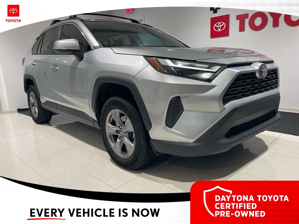 2022 Toyota RAV4 XLE - Photo 9