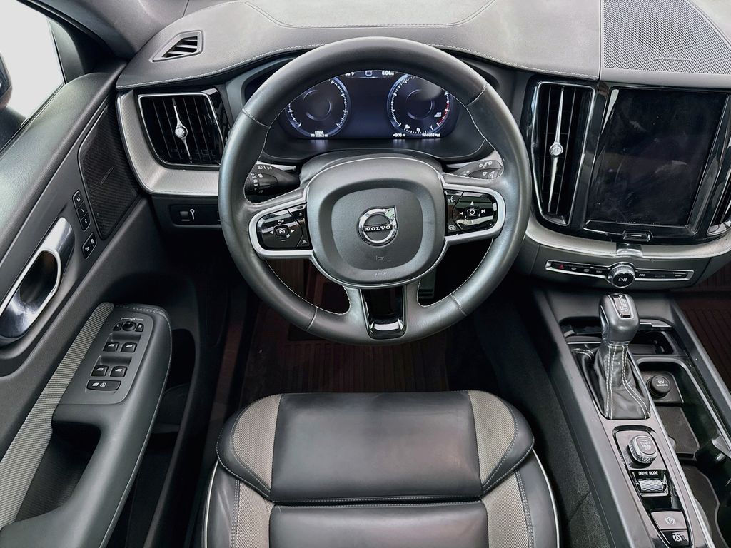 Thumbnail: 2021 Volvo XC60 - 10