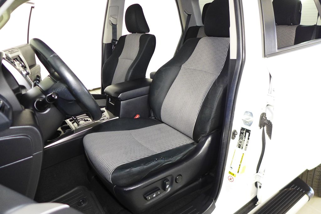Thumbnail: 2015 Toyota 4Runner - 21