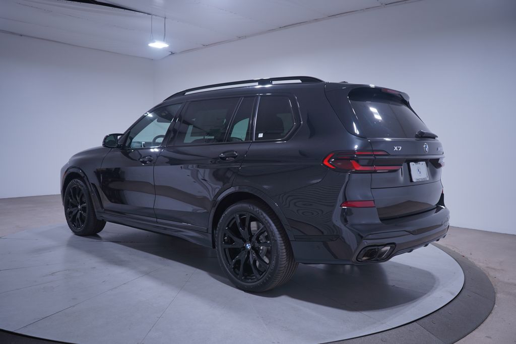 2025 BMW X7 M60i 3