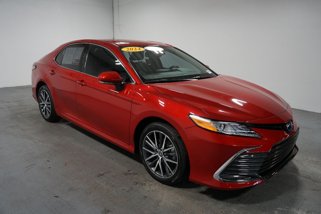 2024 Toyota Camry XLE 3