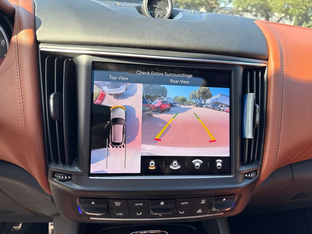 Thumbnail: 2021 Maserati Levante - 13