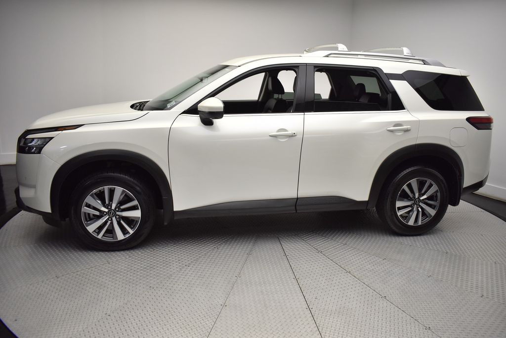 Thumbnail: 2023 Nissan Pathfinder - 8