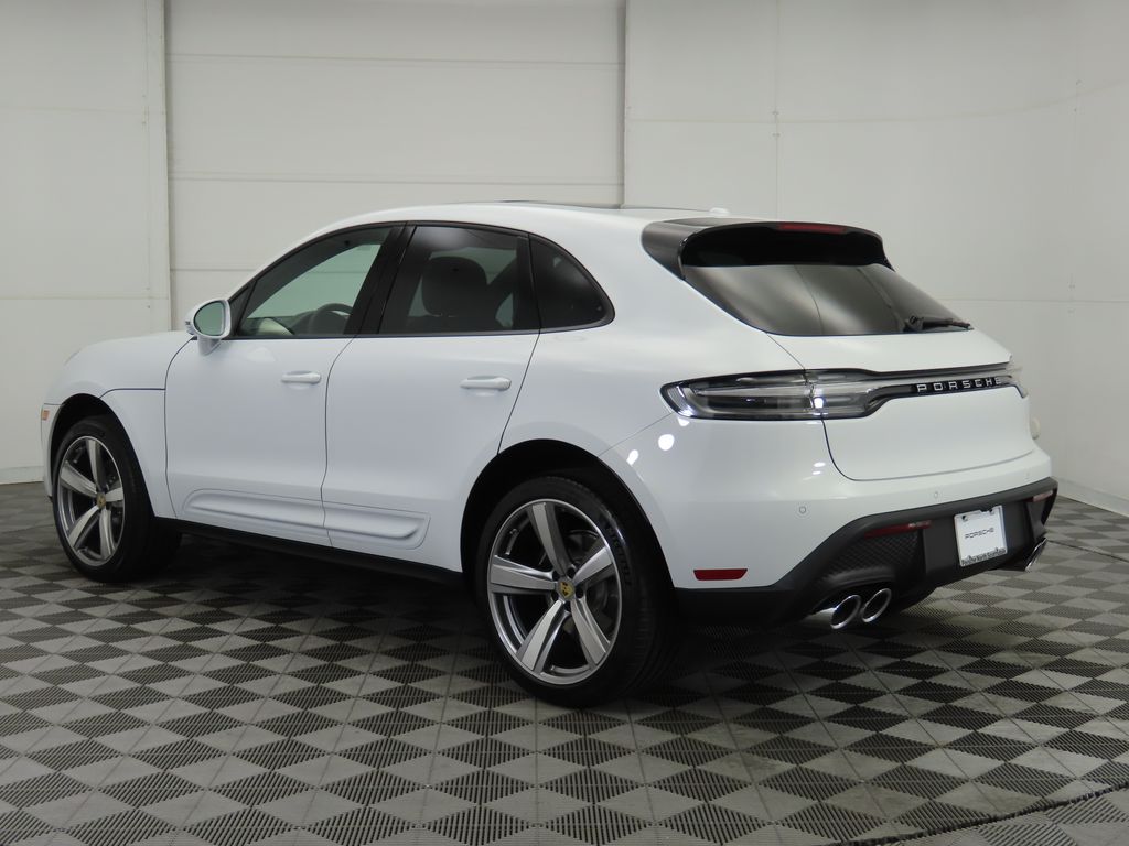 Thumbnail: 2025 Porsche Macan - 3