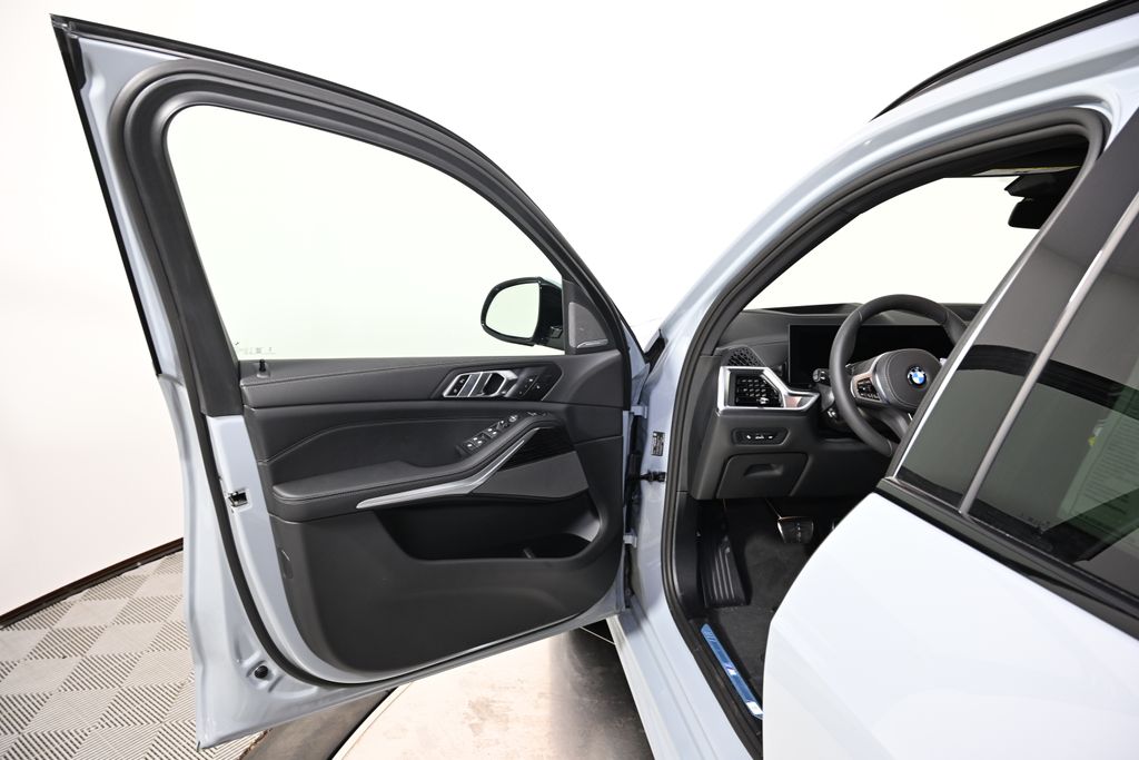 Thumbnail: 2026 BMW X5 - 21