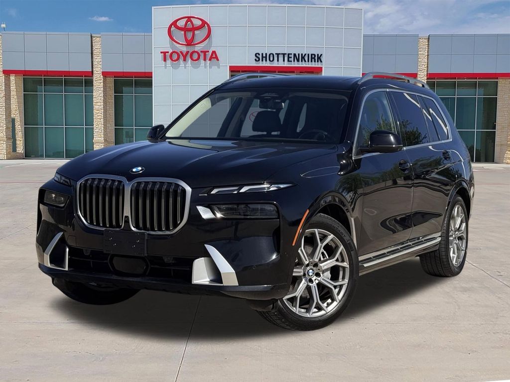 2023 BMW X7 xDrive40i's photo