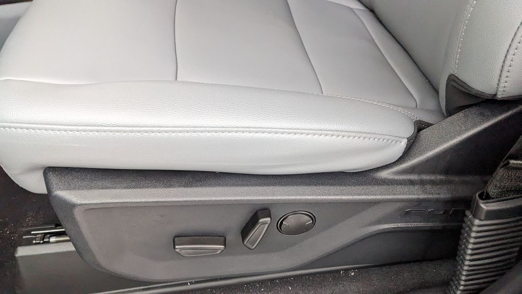 2025 Ford F-150 Lightning Flash - Photo 82