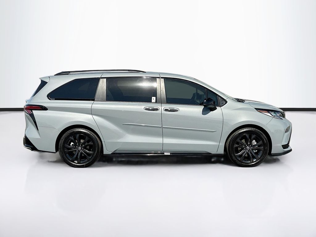 Thumbnail: 2026 Toyota Sienna - 4