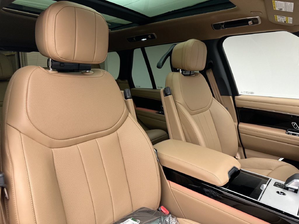 Thumbnail: 2026 Land Rover Range Rover - 6