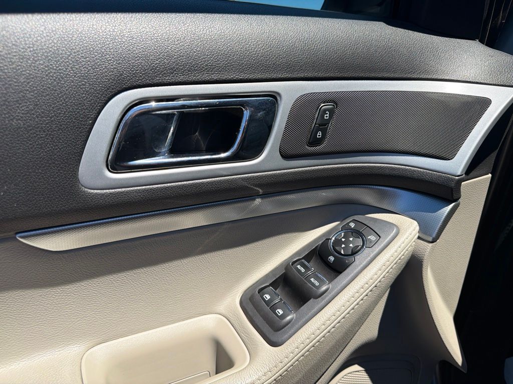Thumbnail: 2012 Ford Explorer - 27