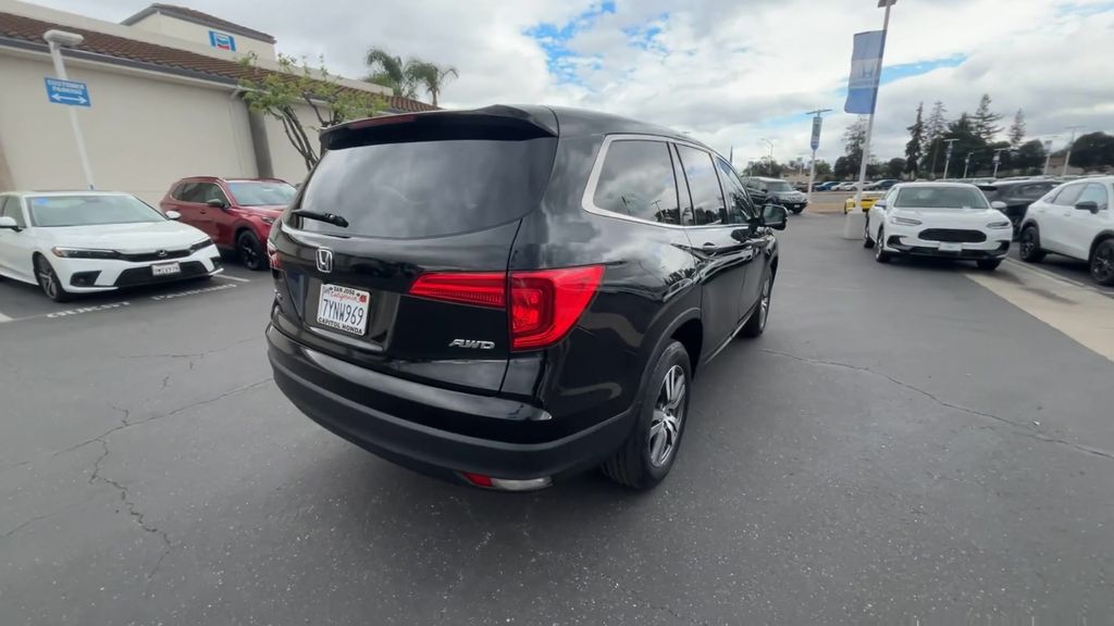 Thumbnail: 2017 Honda Pilot - 8