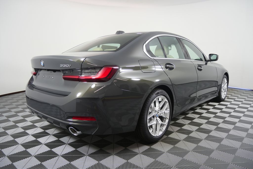Thumbnail: 2026 BMW 3 Series - 3